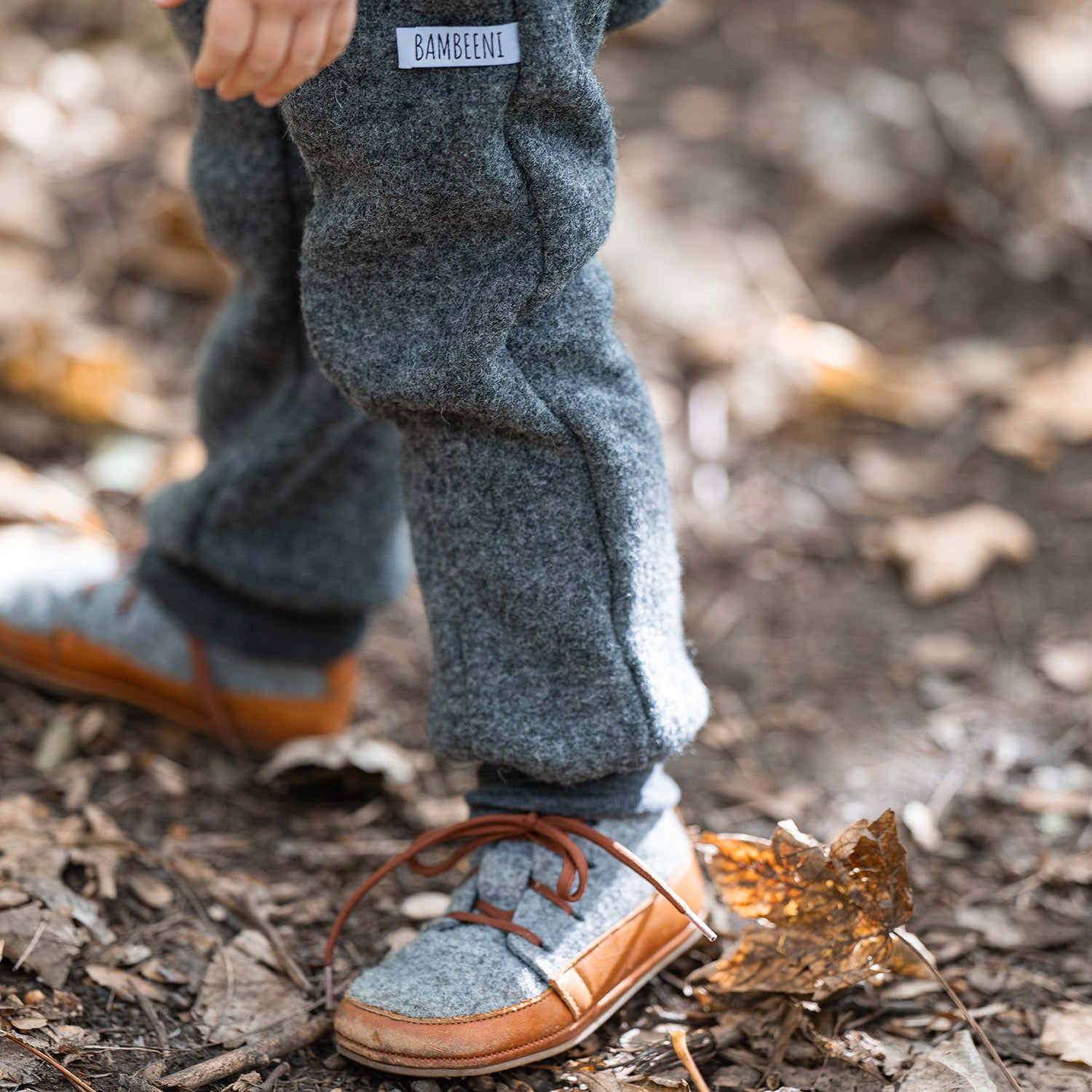 Produktfoto grauer Walkoverall- Sonne Mond und Regenbogen- Bambeeni Walkoverall fuer Babys & Kinder aus 100% Schurwolle und Baumwollinnenfutter