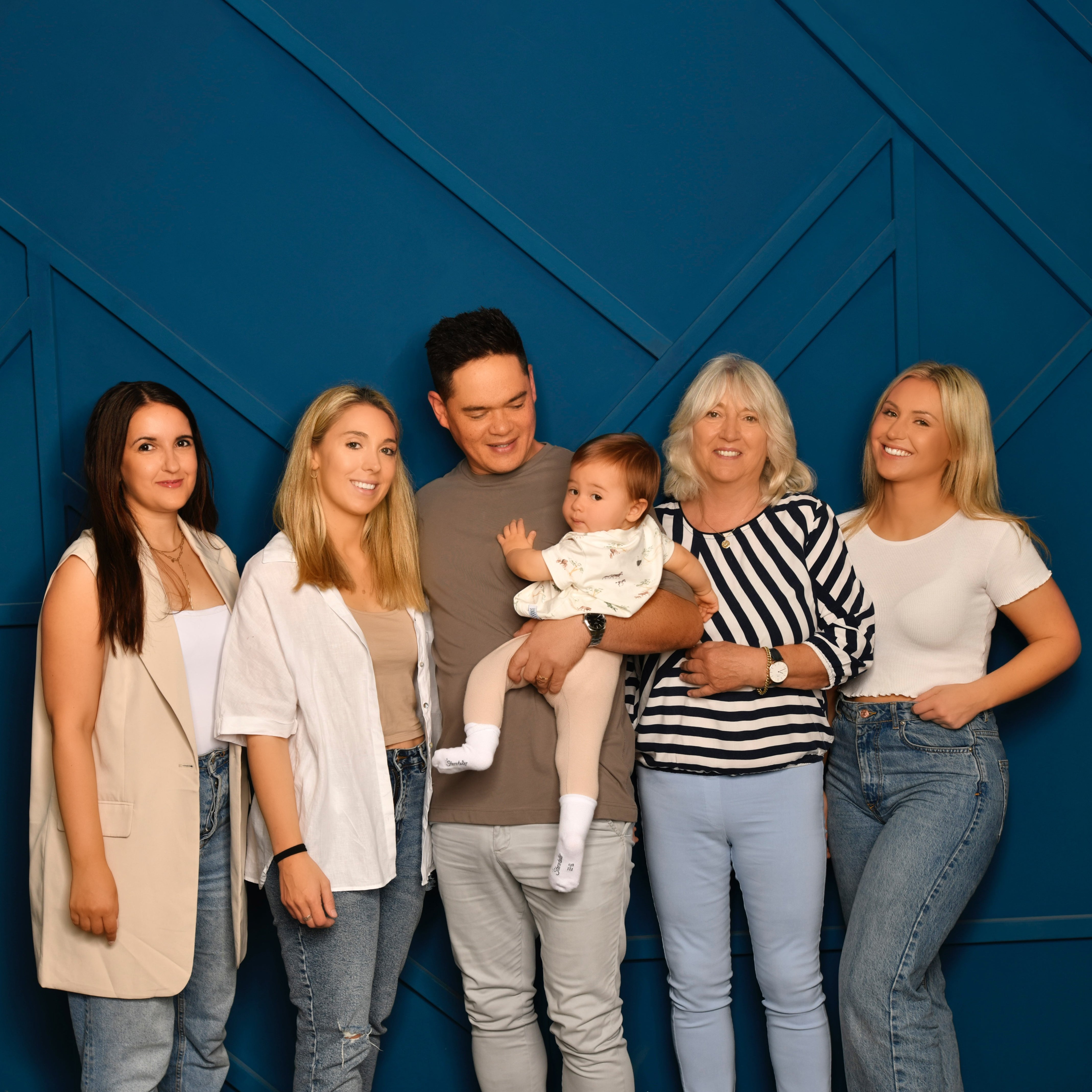 BAMBEENI: team- all together Banner