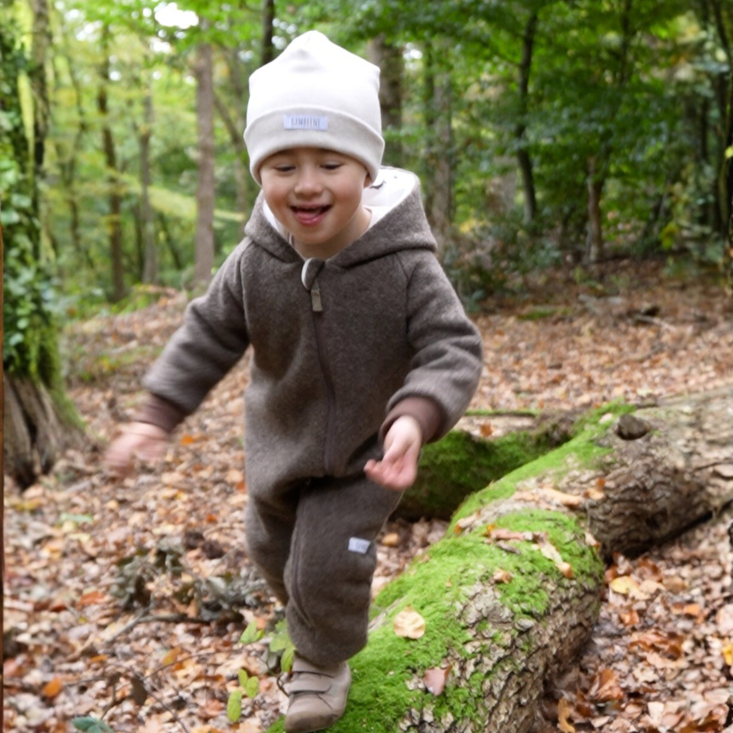 Produktfoto Kind brauner Walkoverall- Regenbogen- Bambeeni Walkoverall fuer Babys & Kinder aus 100% Schurwolle und Baumwollinnenfutter 